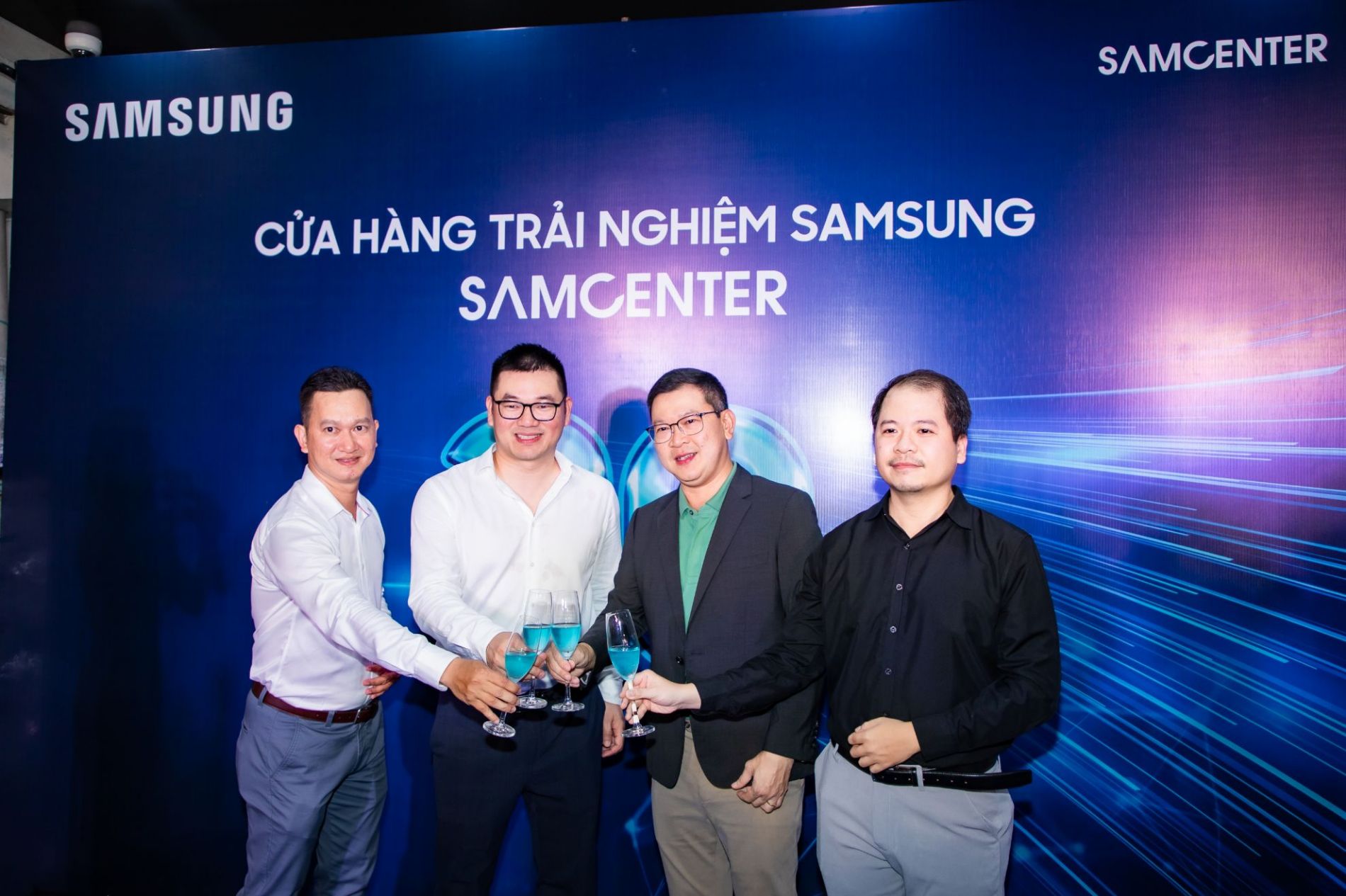 Hình ảnh cho danh mục SamCenter Khai Trương 14 Cửa Hàng - Đánh Dấu Cột Mốc 30 Cửa Hàng