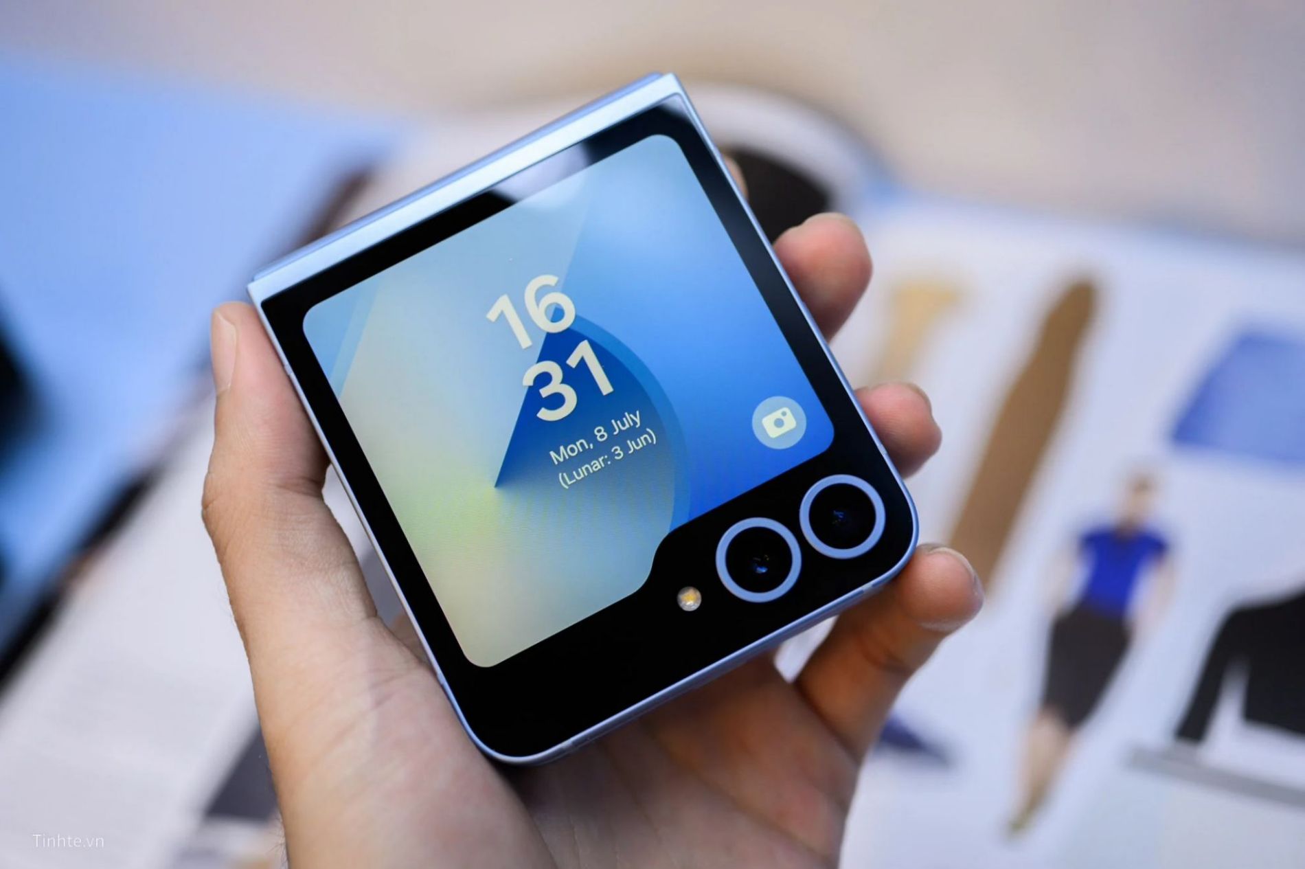 Hình ảnh cho danh mục Galaxy Z Flip6 lộ diện: Dung lượng pin cải tiến, mạnh mẽ hơn với Snapdragon 8 Gen 3 for Galaxy
